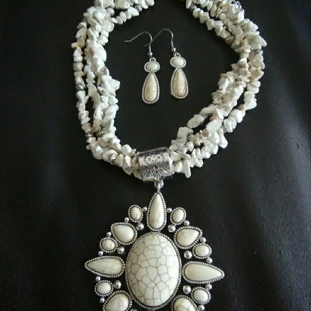 Pendant Necklace w/ Earrings